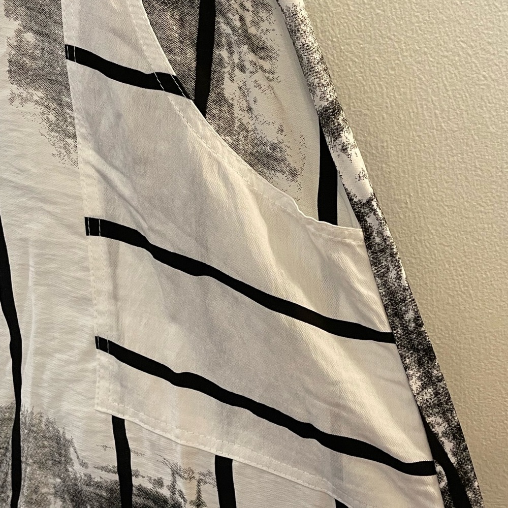 Periwinkle by Barlow Black and White Abstract Dress size M with pockets